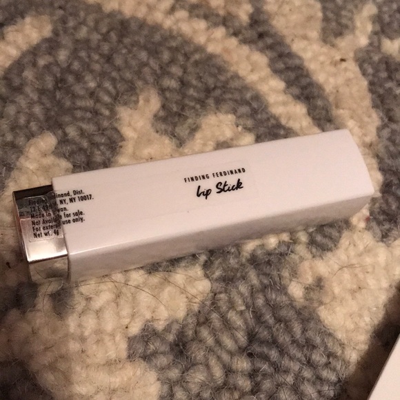 5/$15 💥Finding Ferdinand Lipstick in Nob Hill - Picture 2 of 2